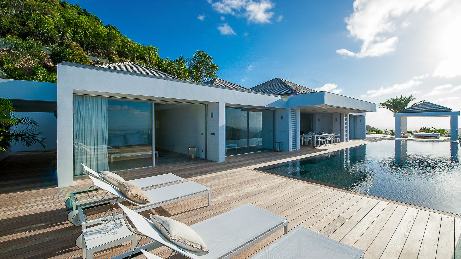 POOL & TERRACE