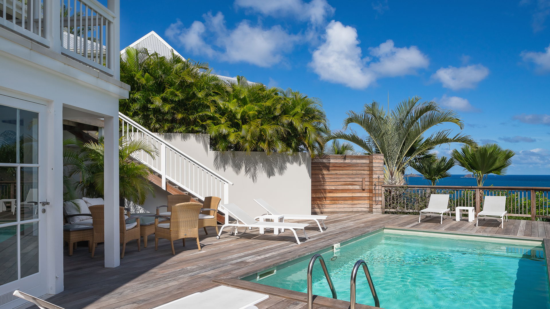 POOL & TERRACE