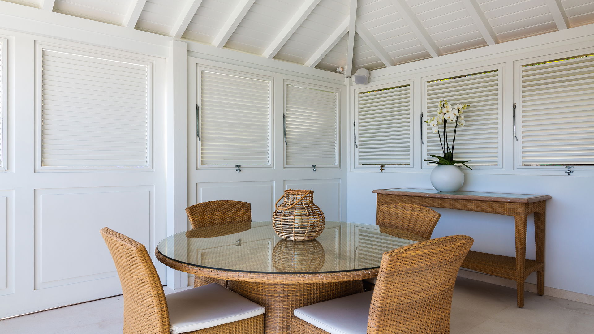 DINING AREAS
