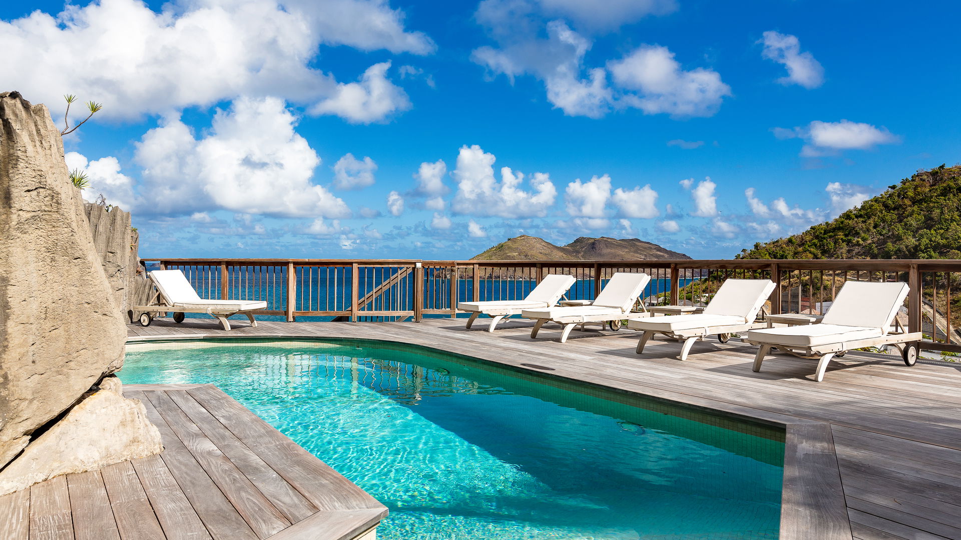 POOL & TERRACE