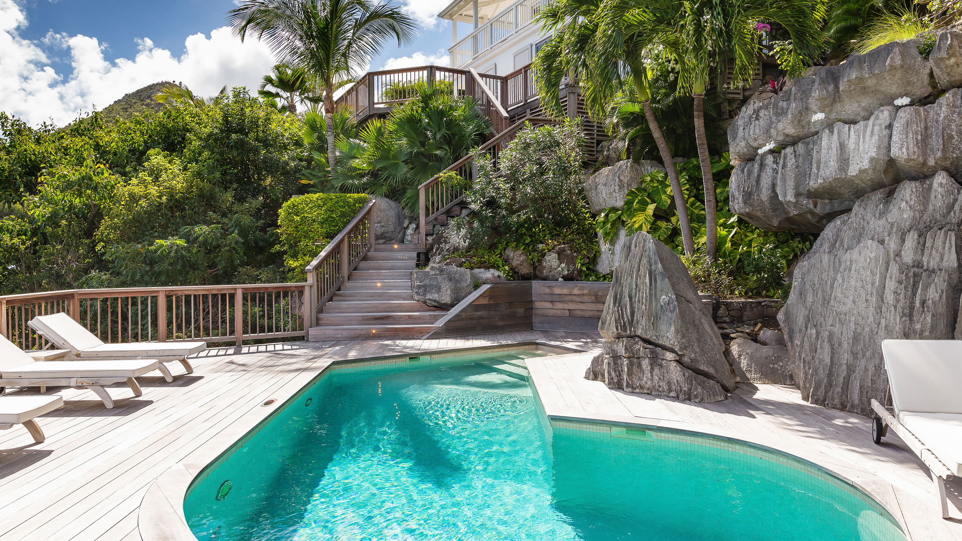 POOL & TERRACE