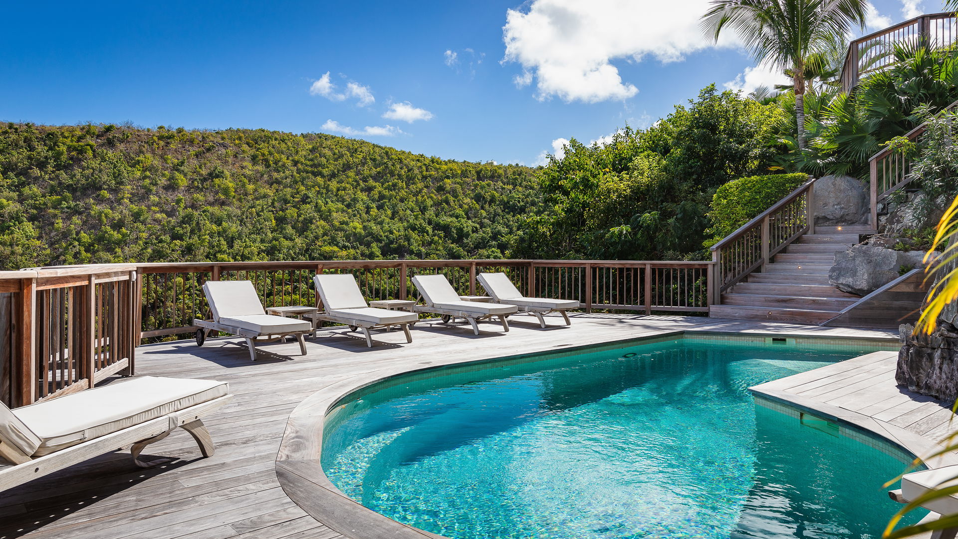 POOL & TERRACE