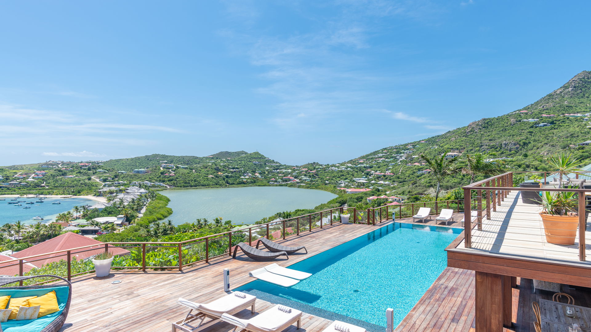 POOL & TERRACE