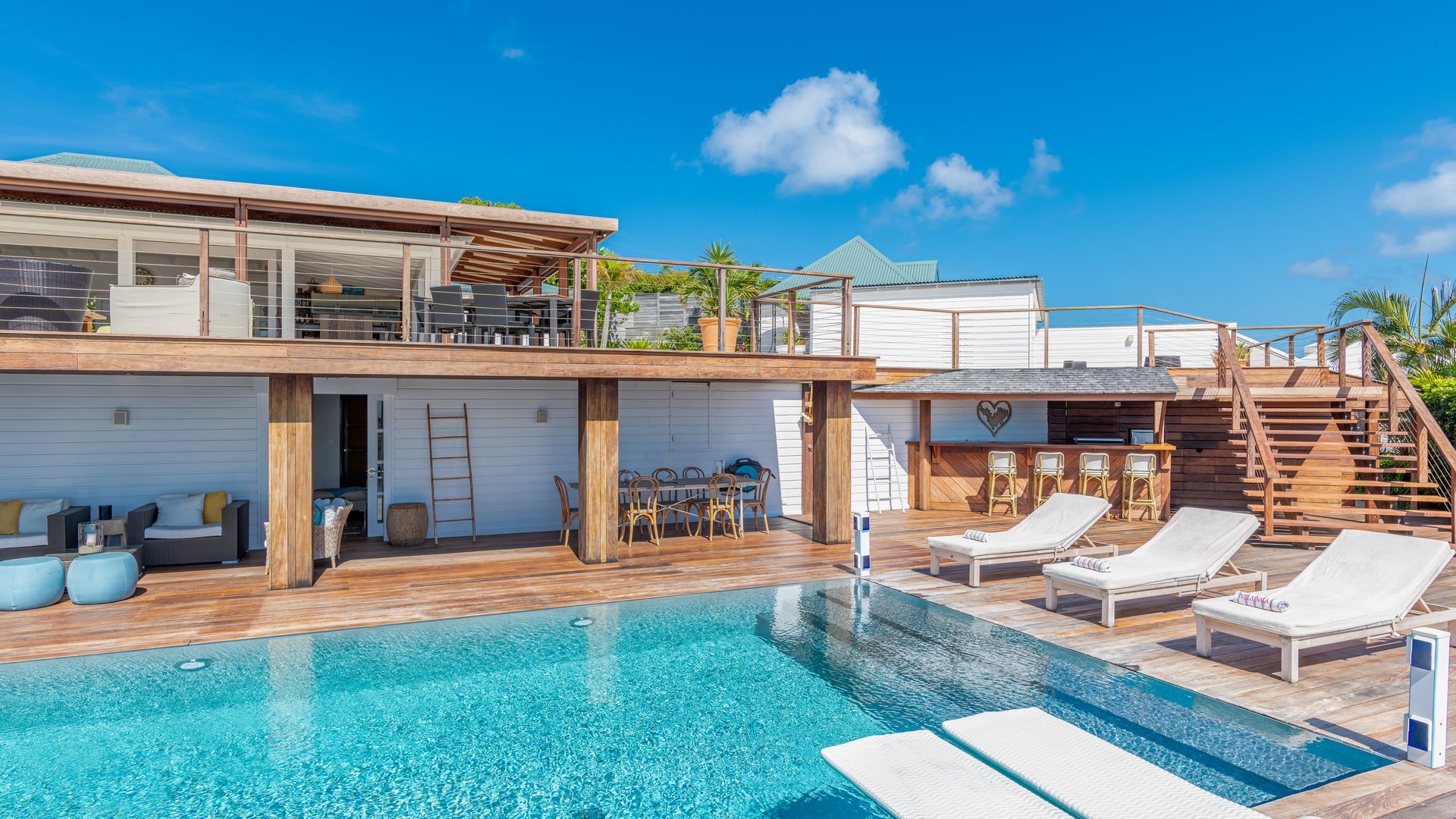 POOL & TERRACE