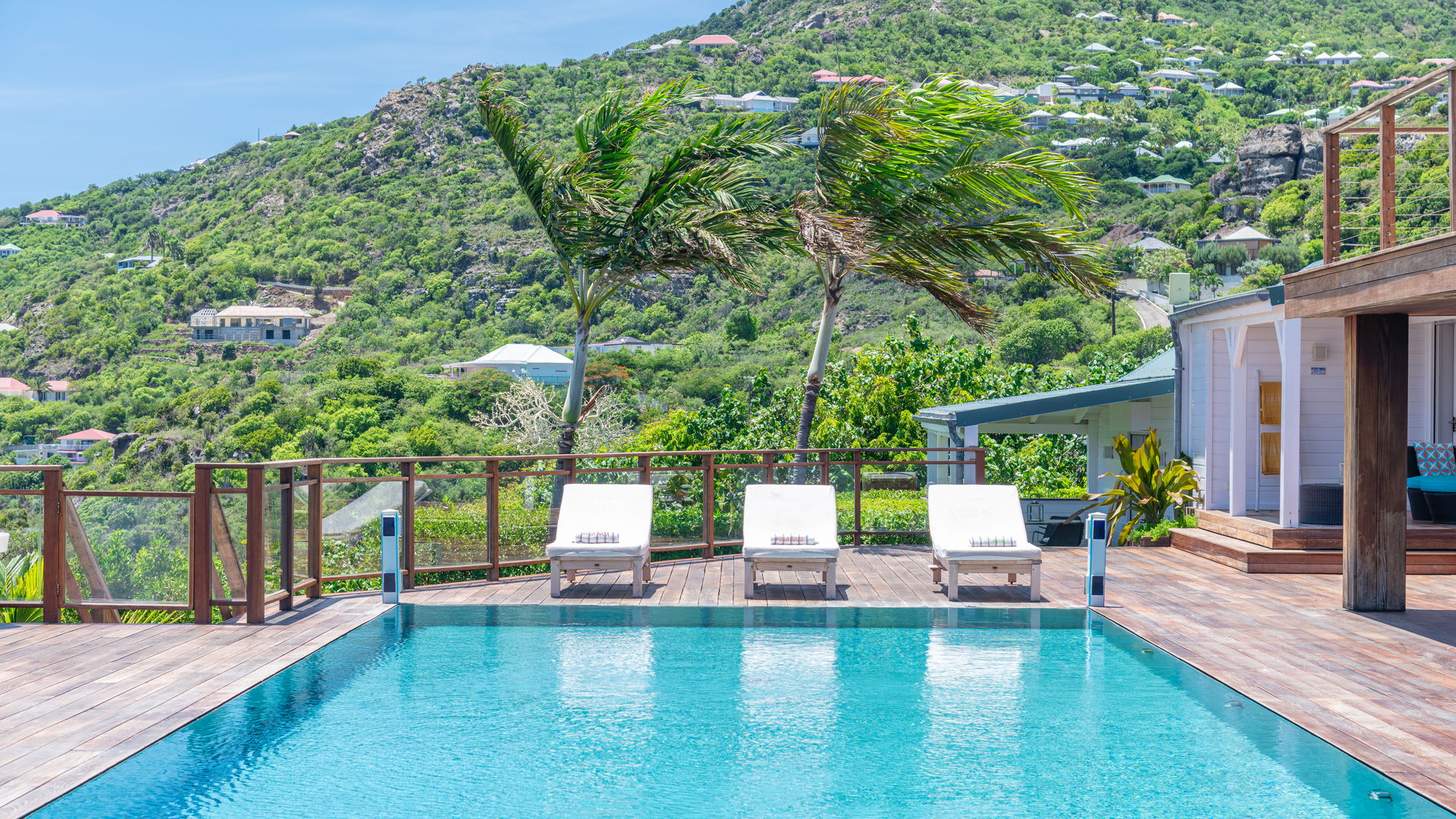 POOL & TERRACE