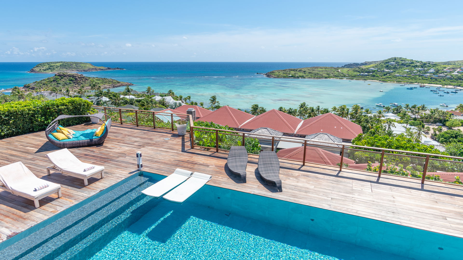 POOL & TERRACE