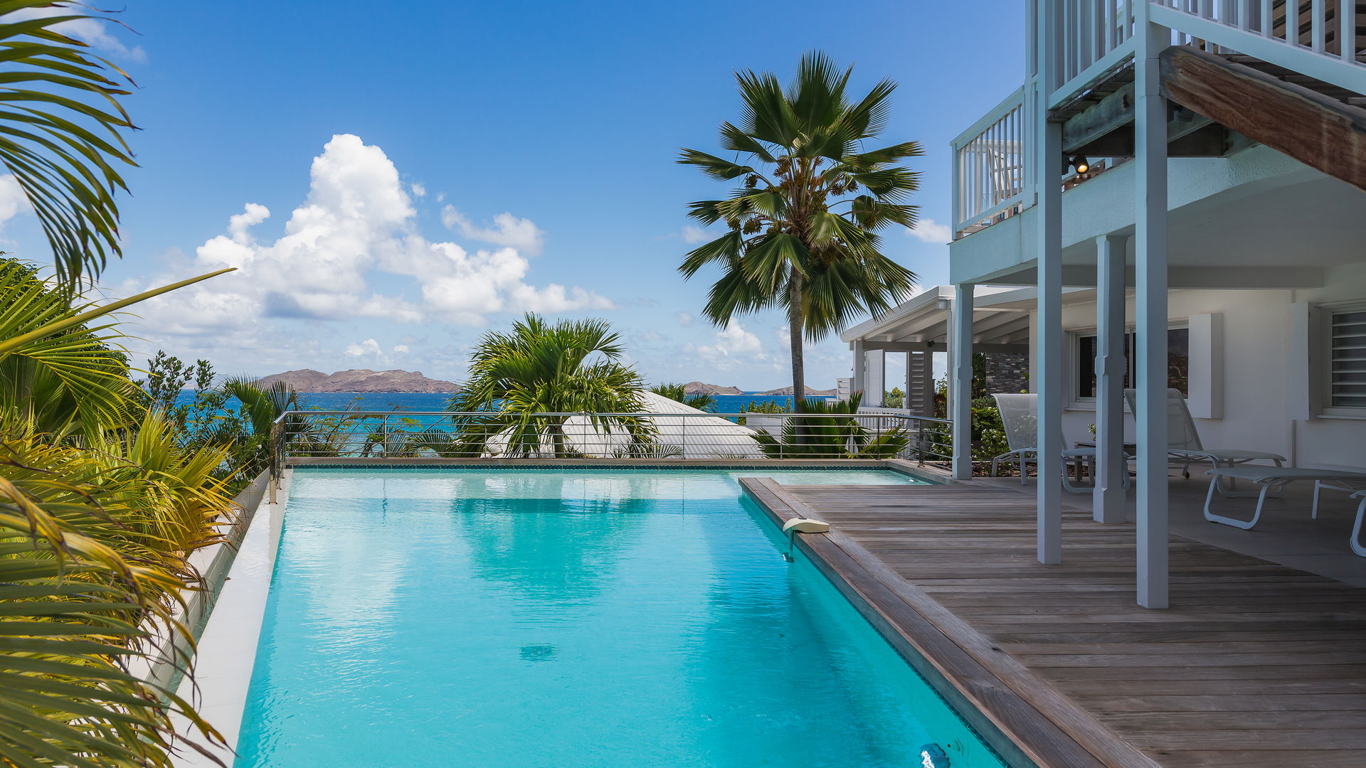 POOL & TERRACE
