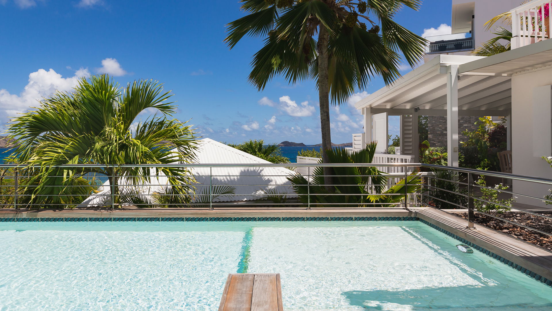 POOL & TERRACE
