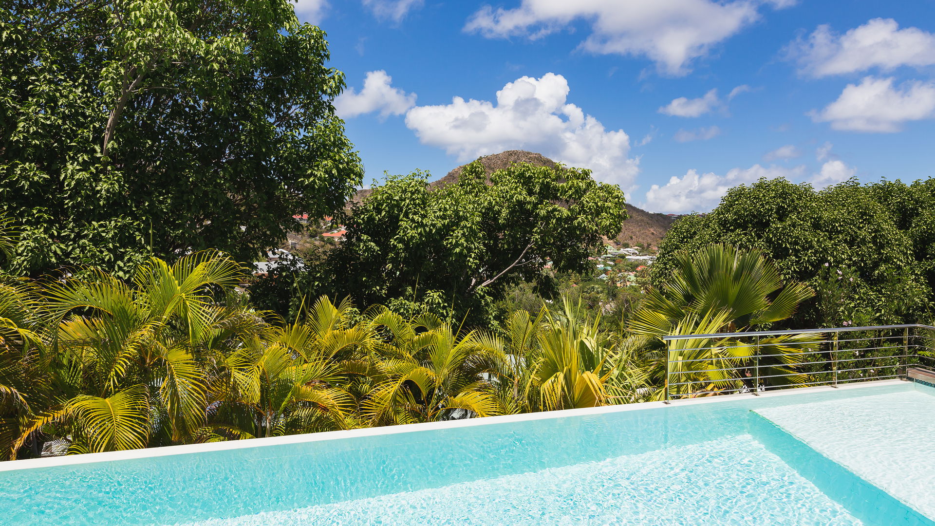 POOL & TERRACE