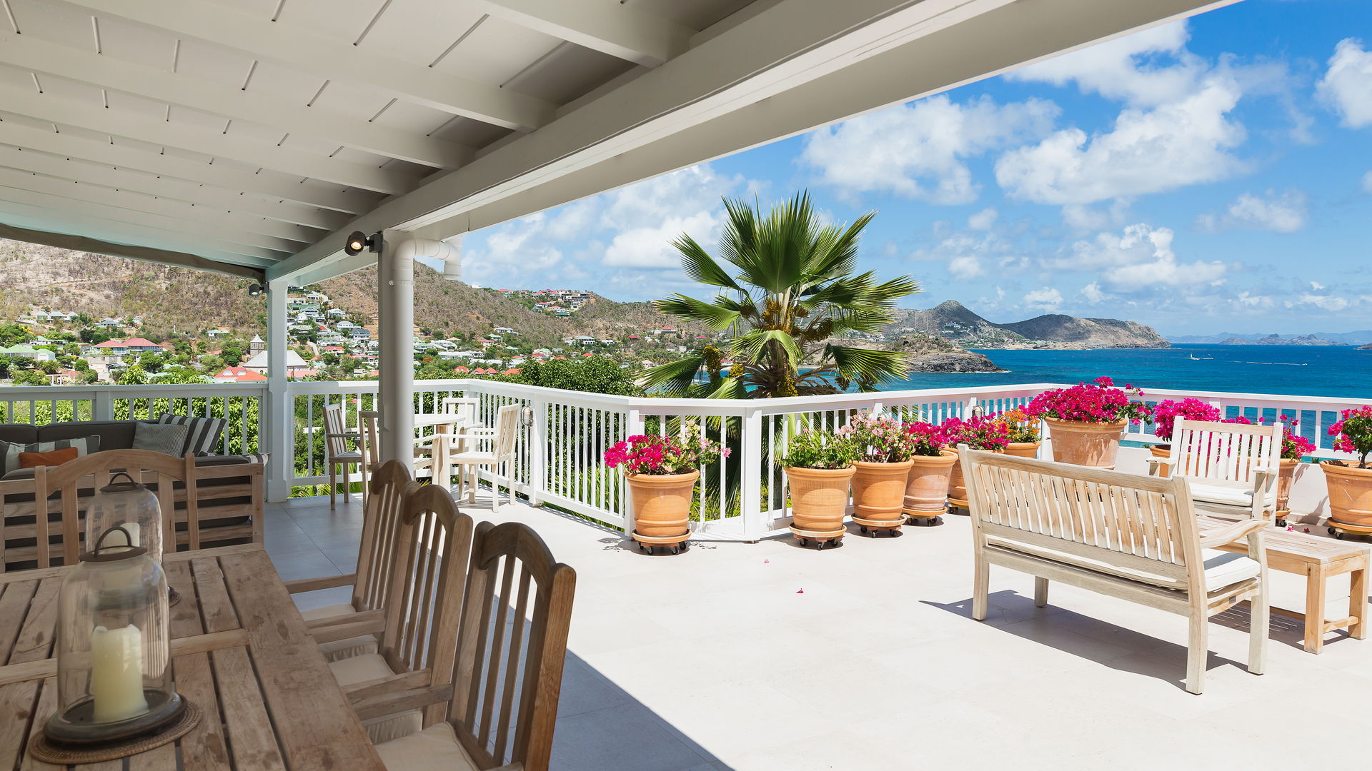 POOL & TERRACE