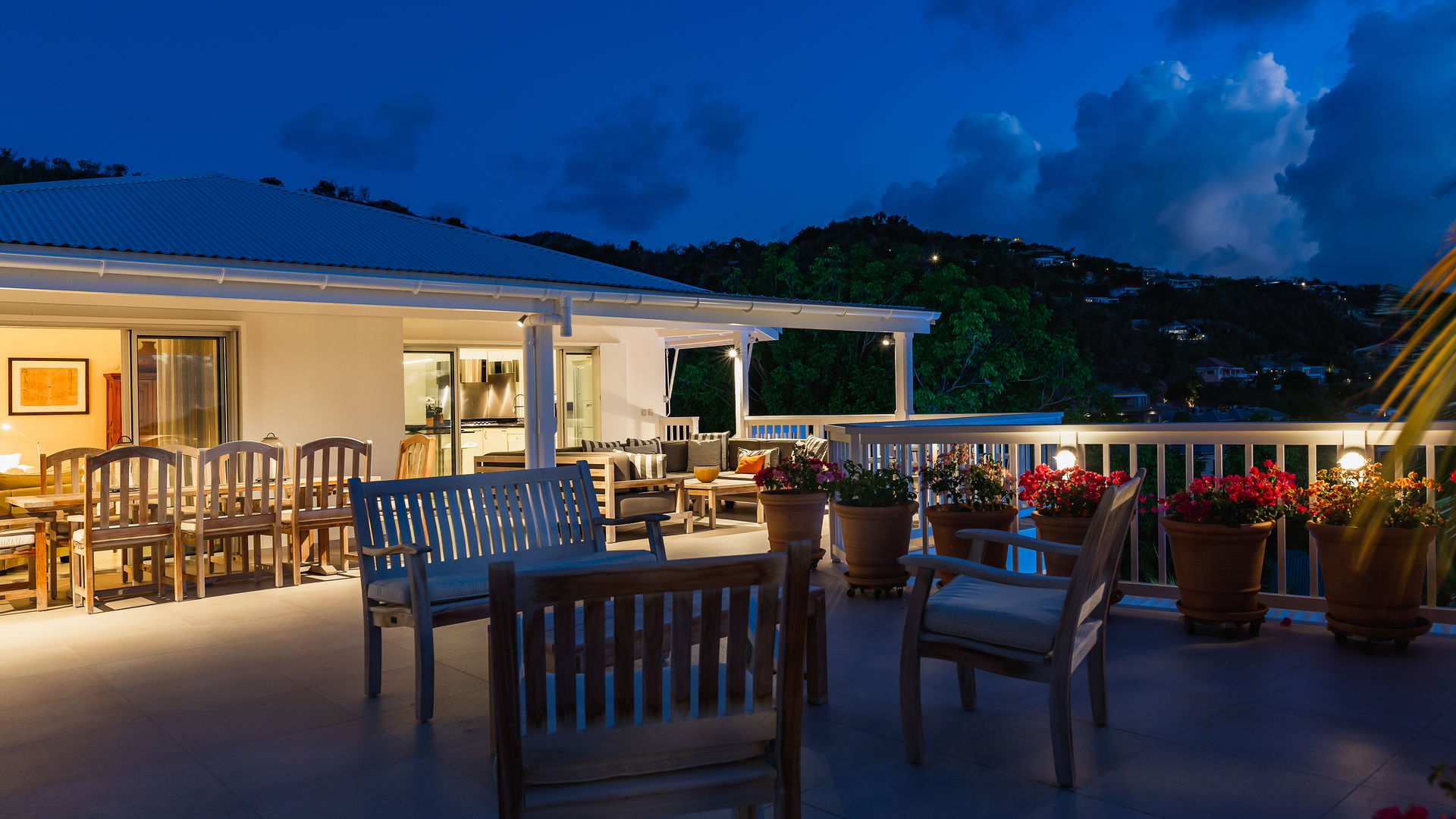 POOL & TERRACE