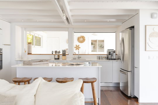 VILLA GAILLAC KITCHEN & DINING AREA 3