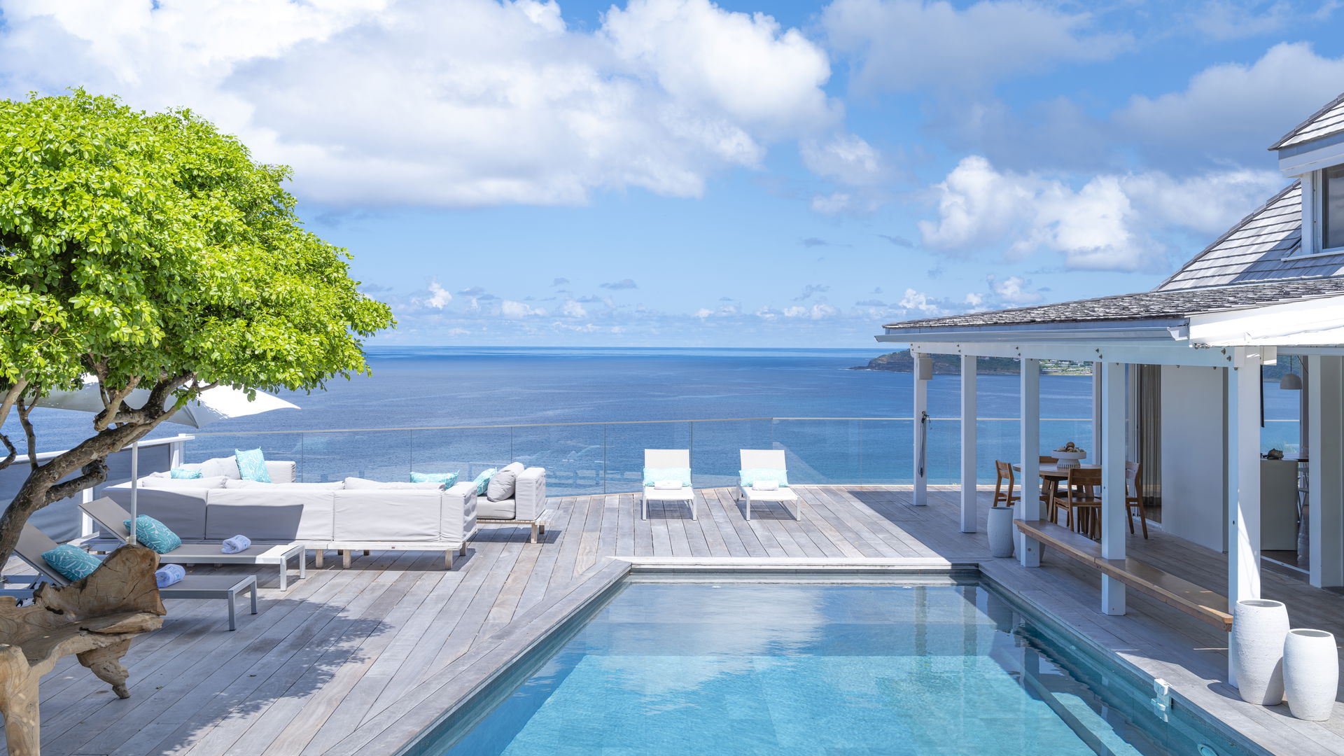 POOL & TERRACE