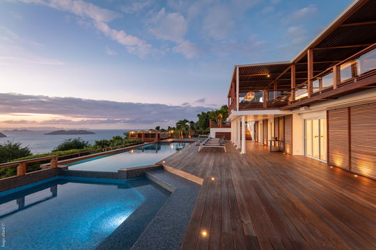 VILLA JABLE BY NIGHT 1