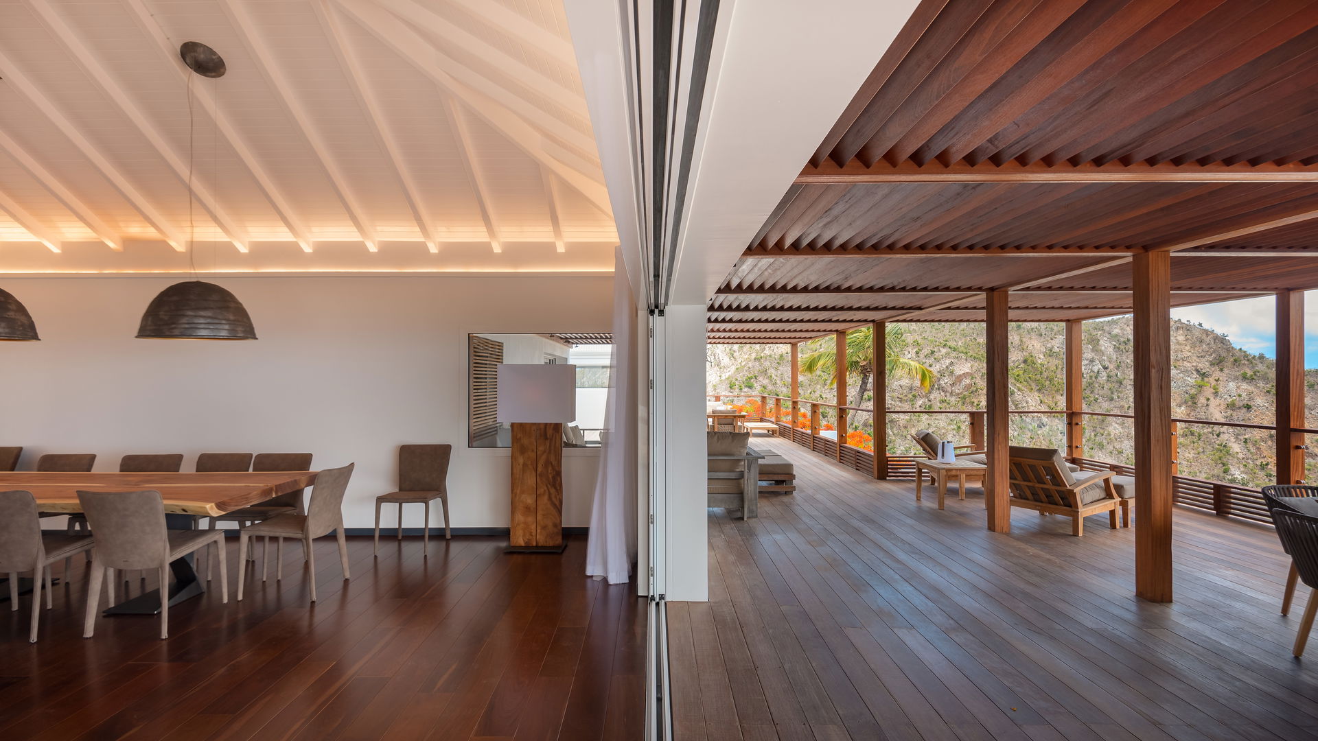 KITCHEN & DINING AREA