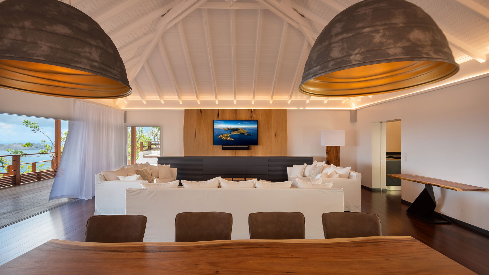 KITCHEN & DINING AREA