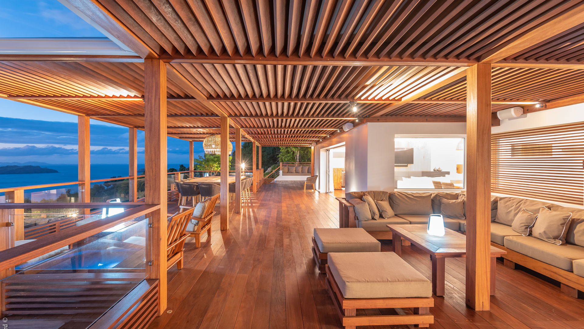 OUTDOOR LOUNGE AREA