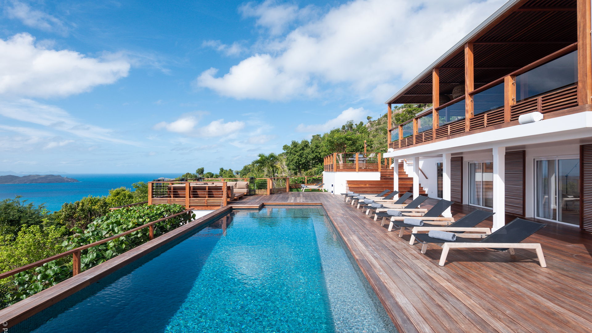 POOL & TERRACE