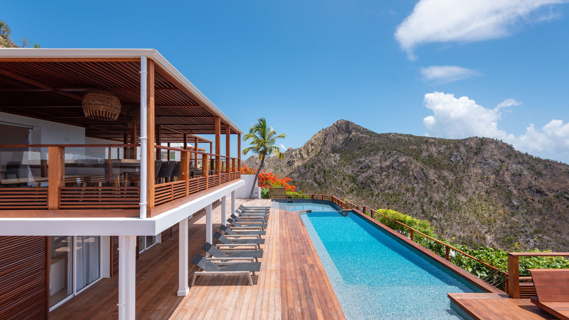 POOL & TERRACE