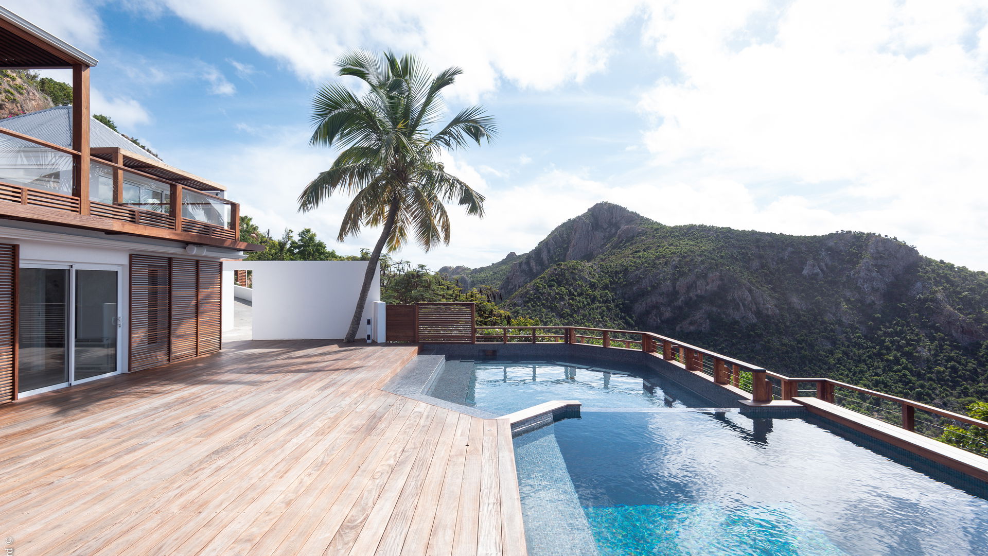 POOL & TERRACE