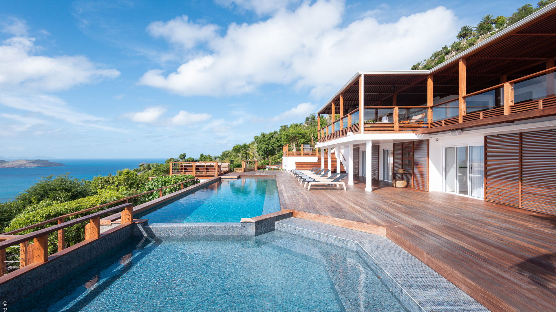 POOL & TERRACE