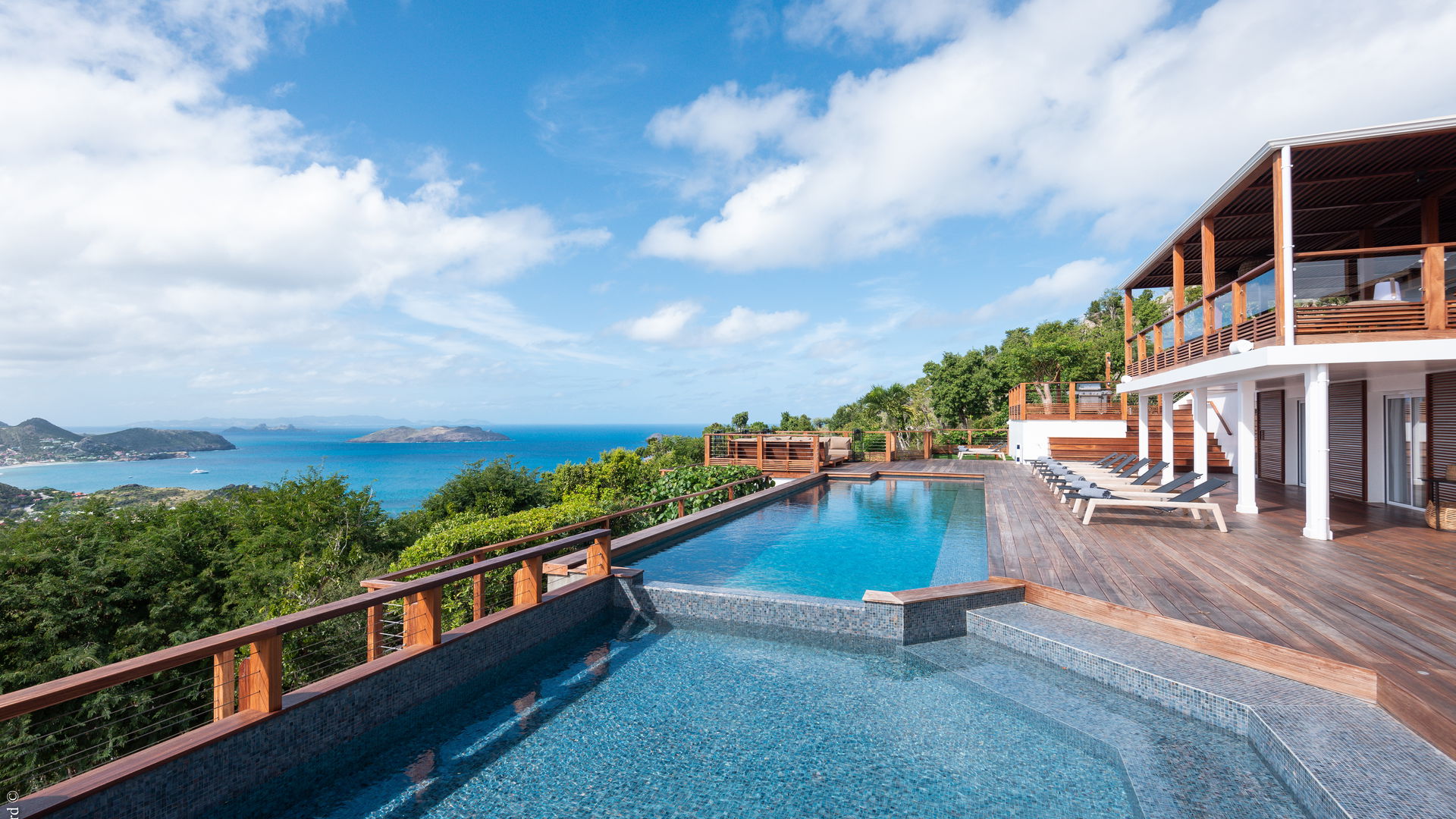 POOL & TERRACE