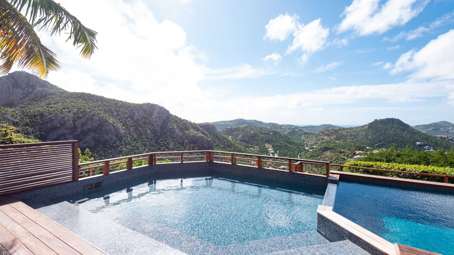 POOL & TERRACE