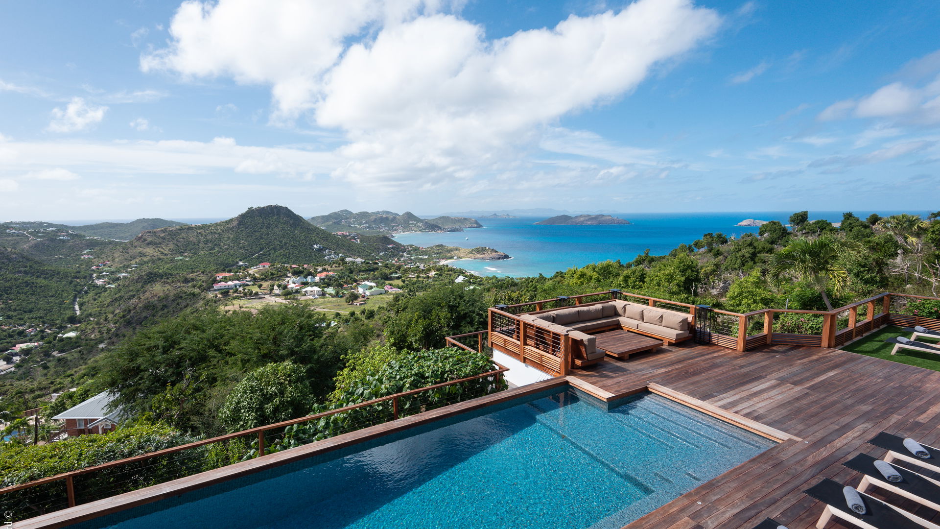 POOL & TERRACE