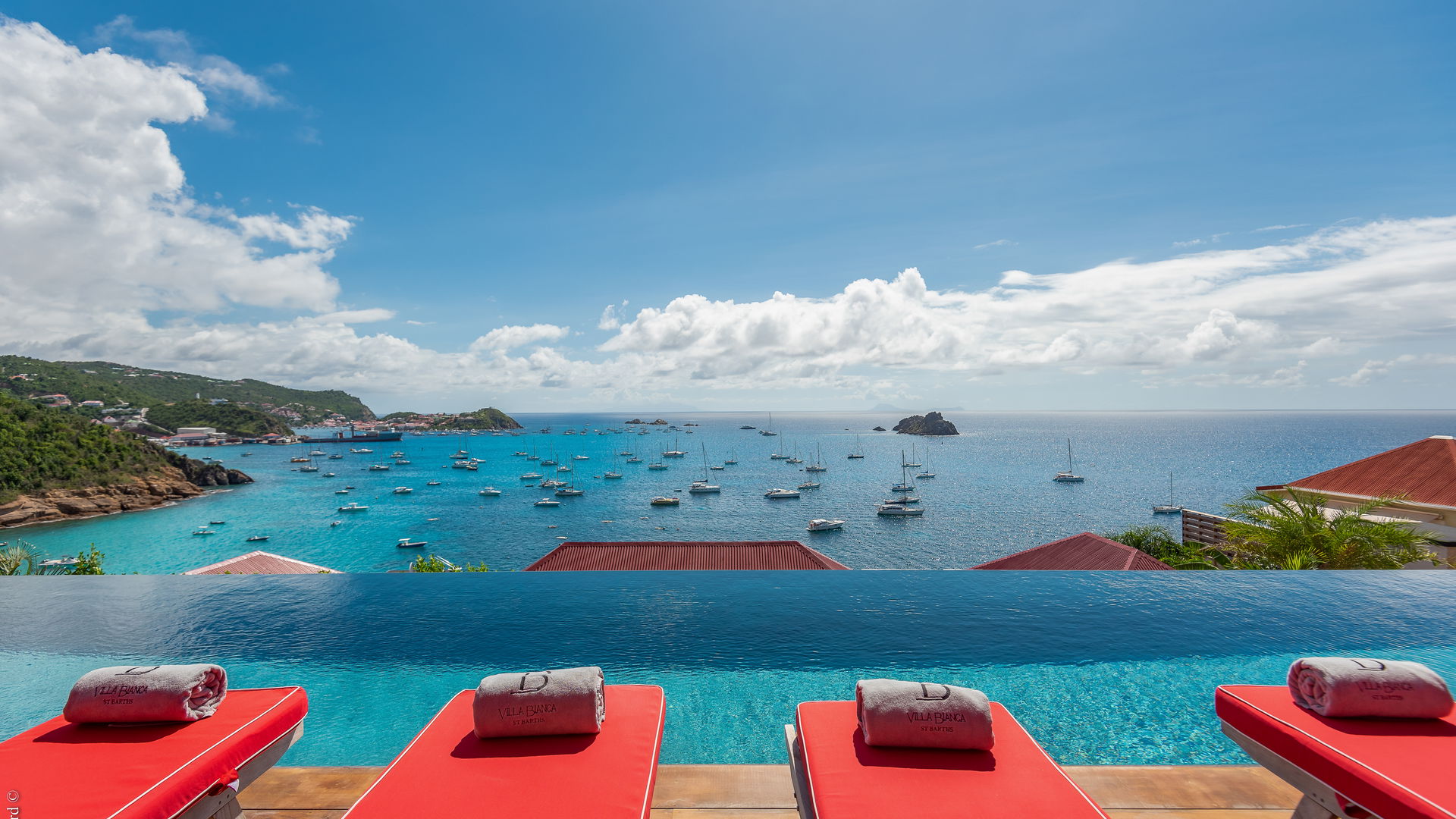 POOL & TERRACE