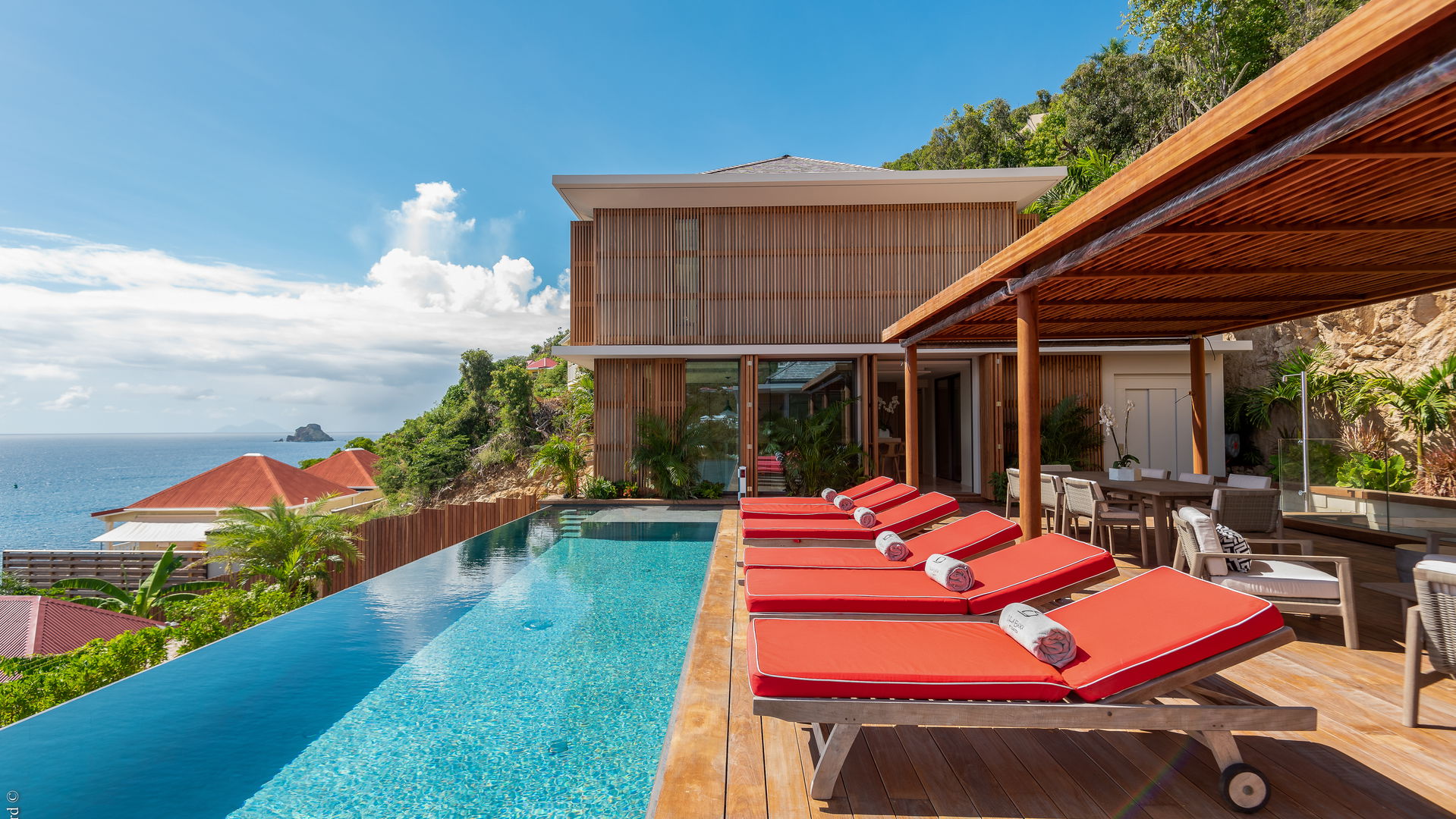 POOL & TERRACE