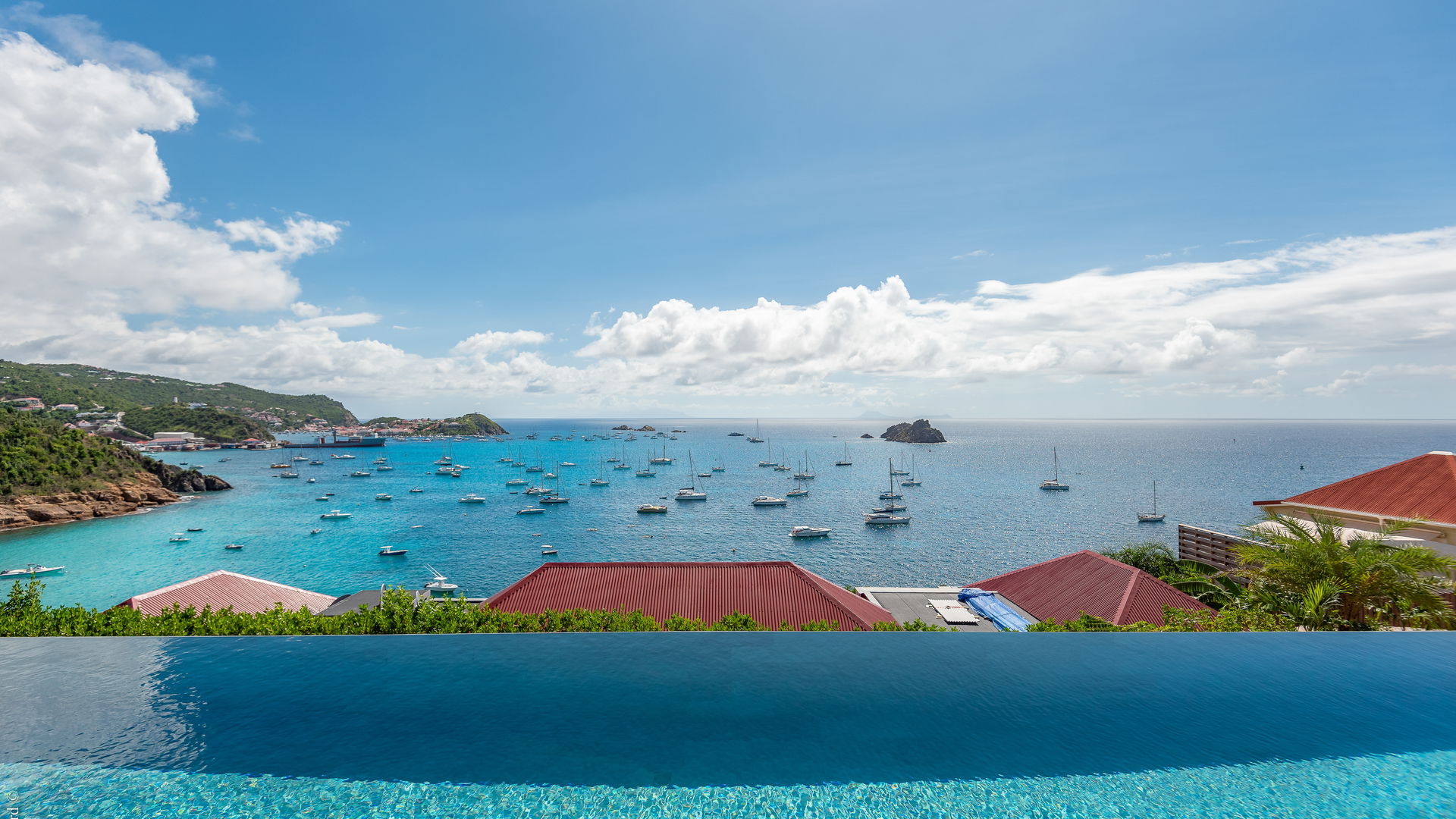POOL & TERRACE