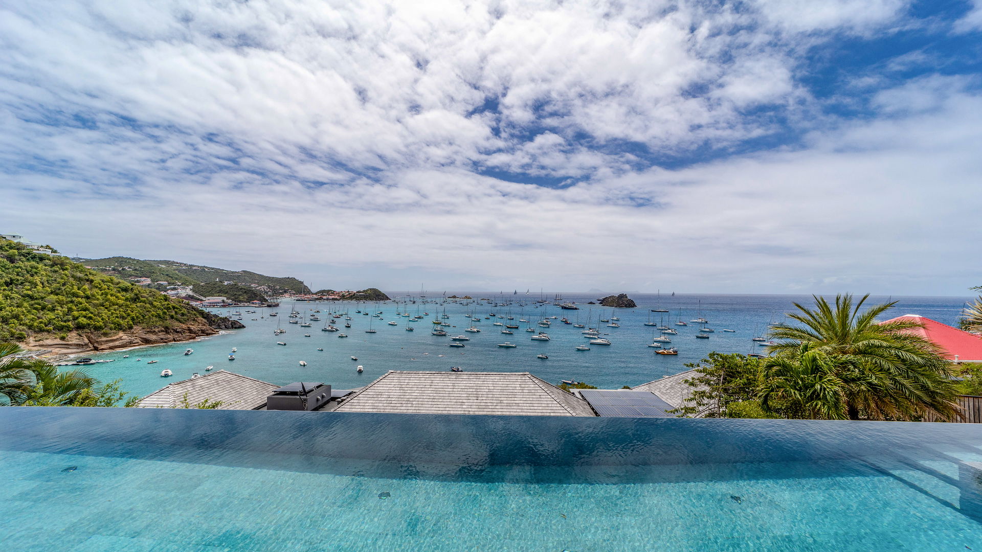 POOL & TERRACE