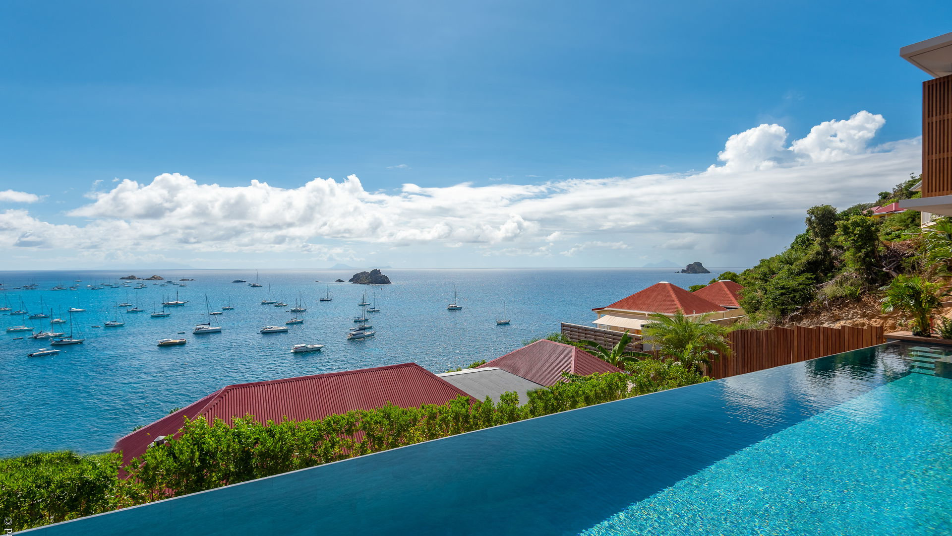 POOL & TERRACE