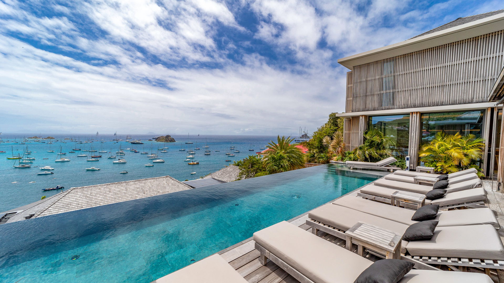 POOL & TERRACE