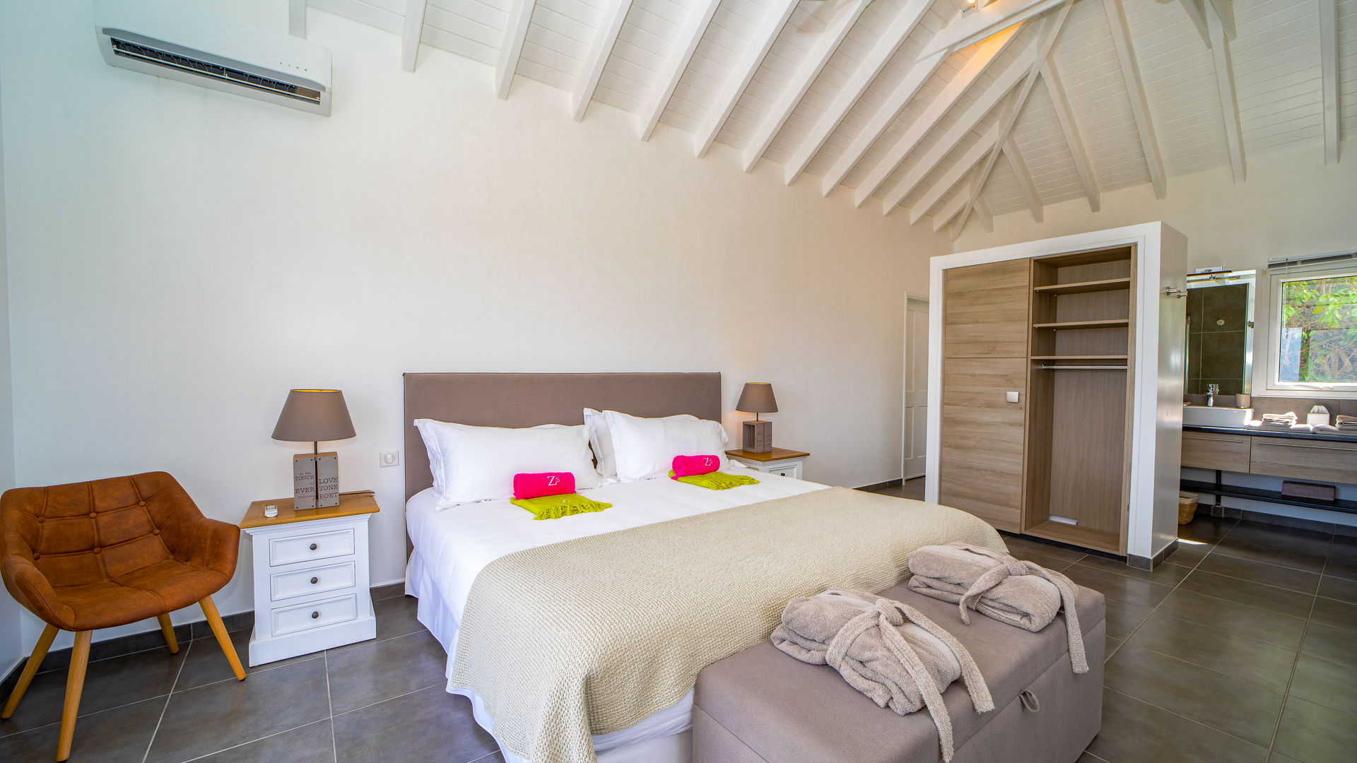 BEDROOM 2