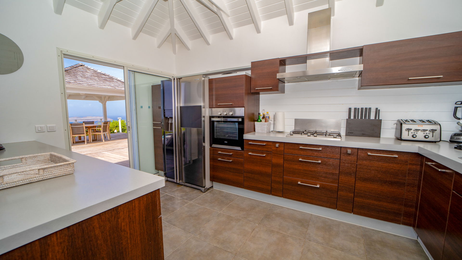 KITCHEN & DINING AREA