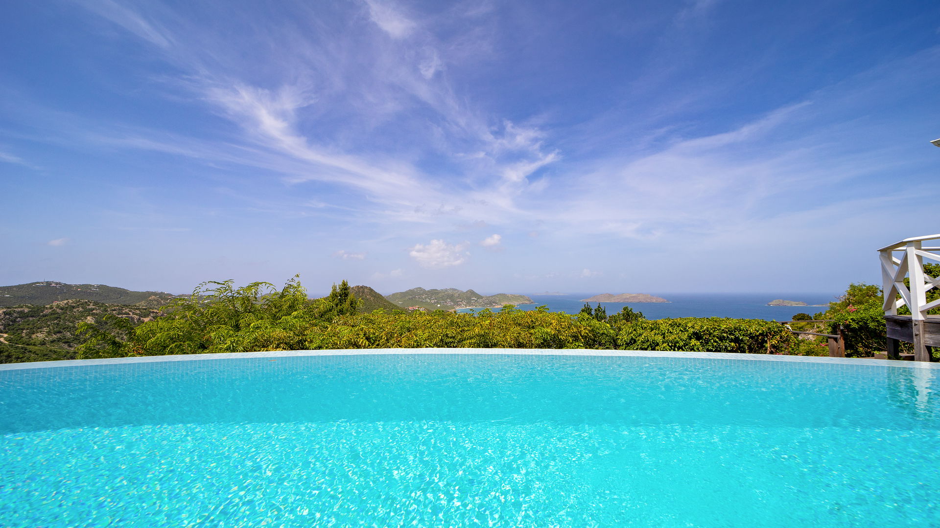 POOL & TERRACE