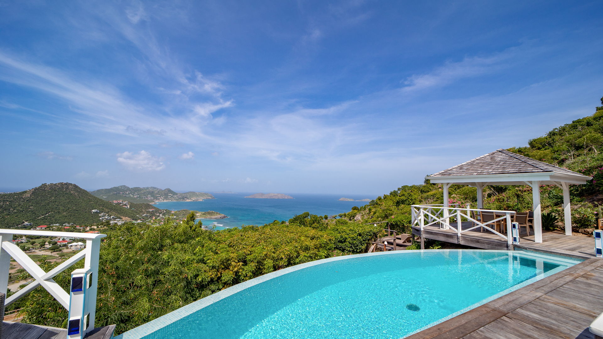 POOL & TERRACE