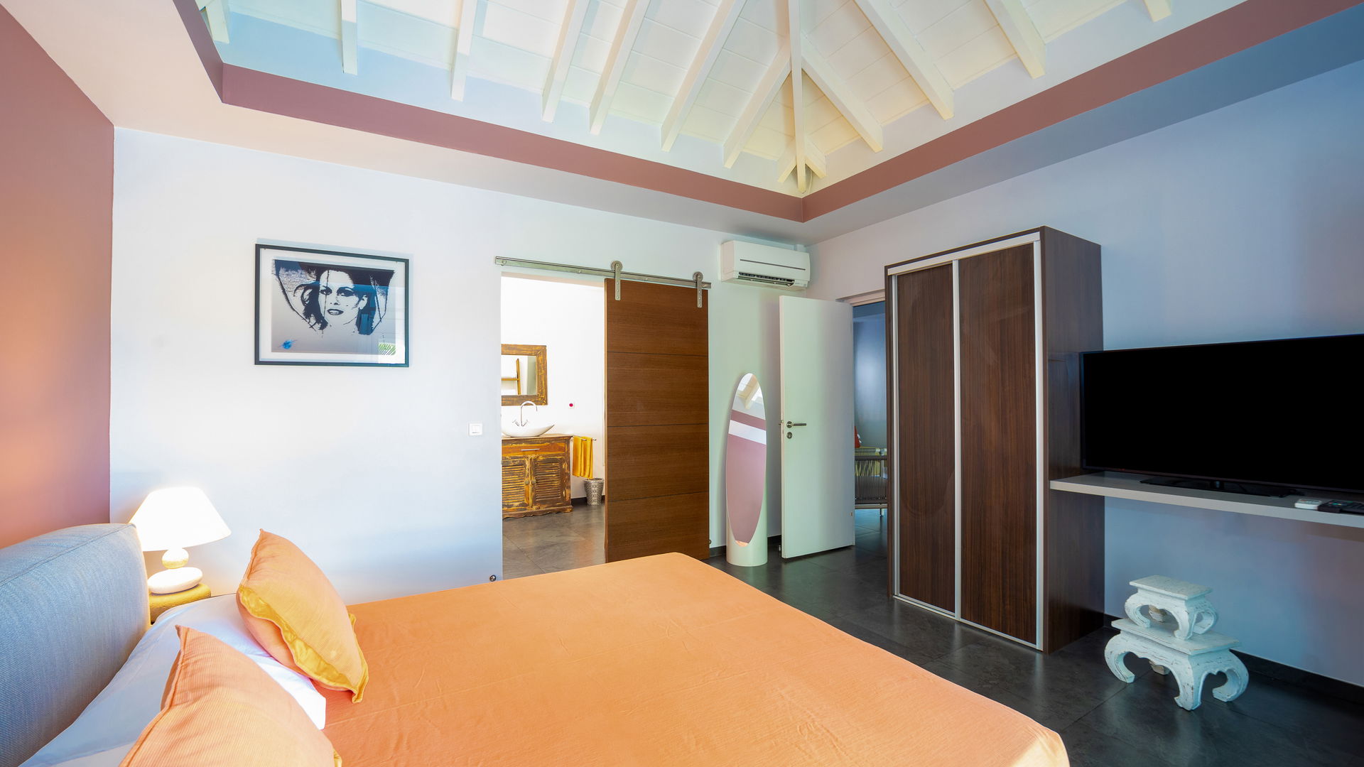 BEDROOM 2