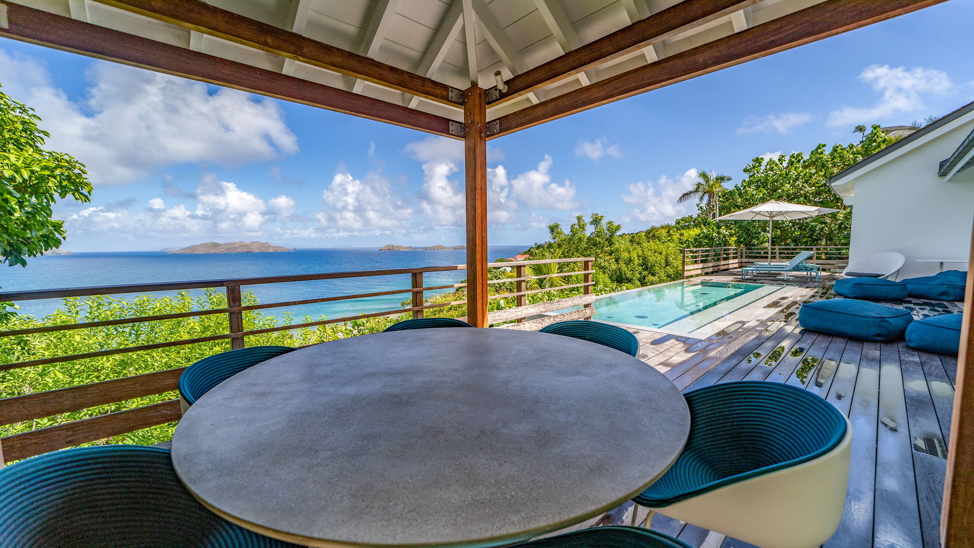 OUTDOOR DINING AREA