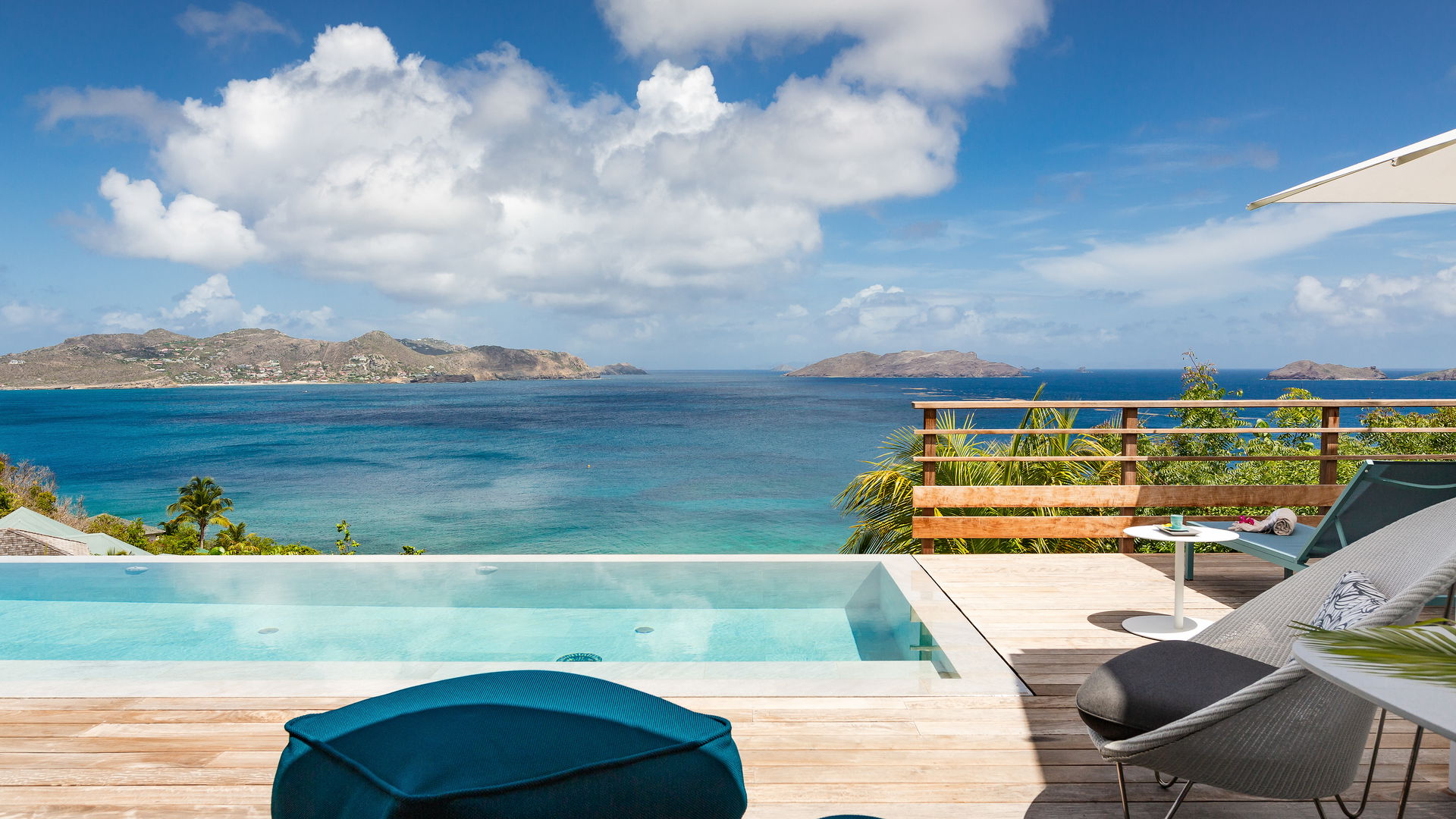 POOL & TERRACE