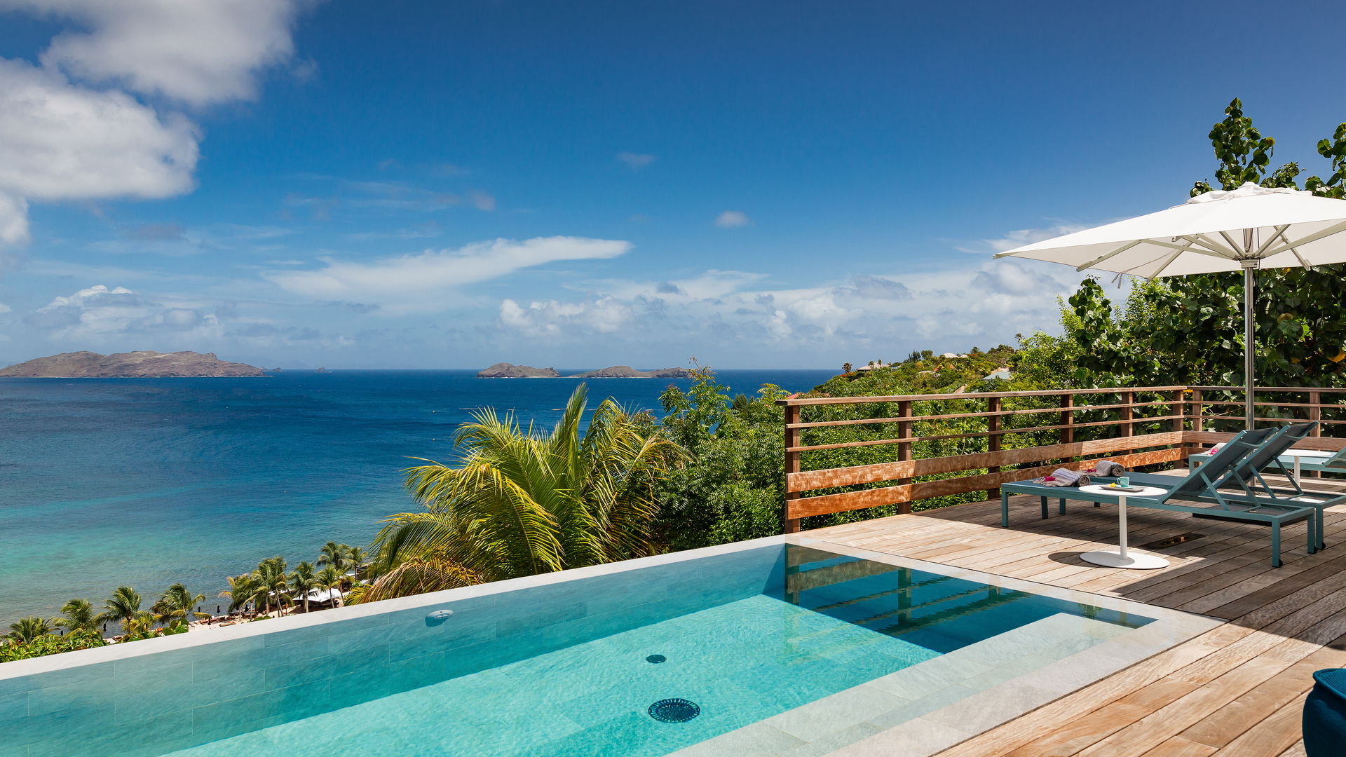 POOL & TERRACE