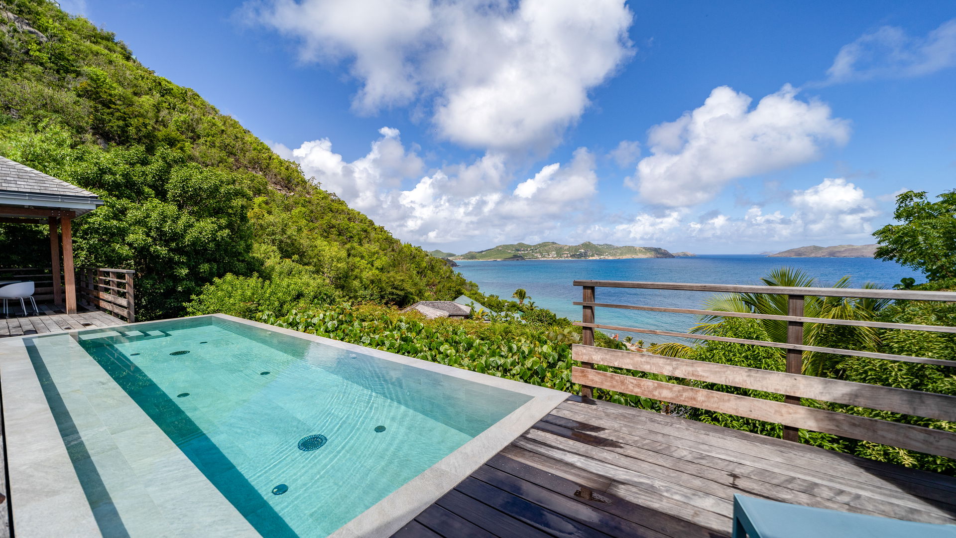 POOL & TERRACE