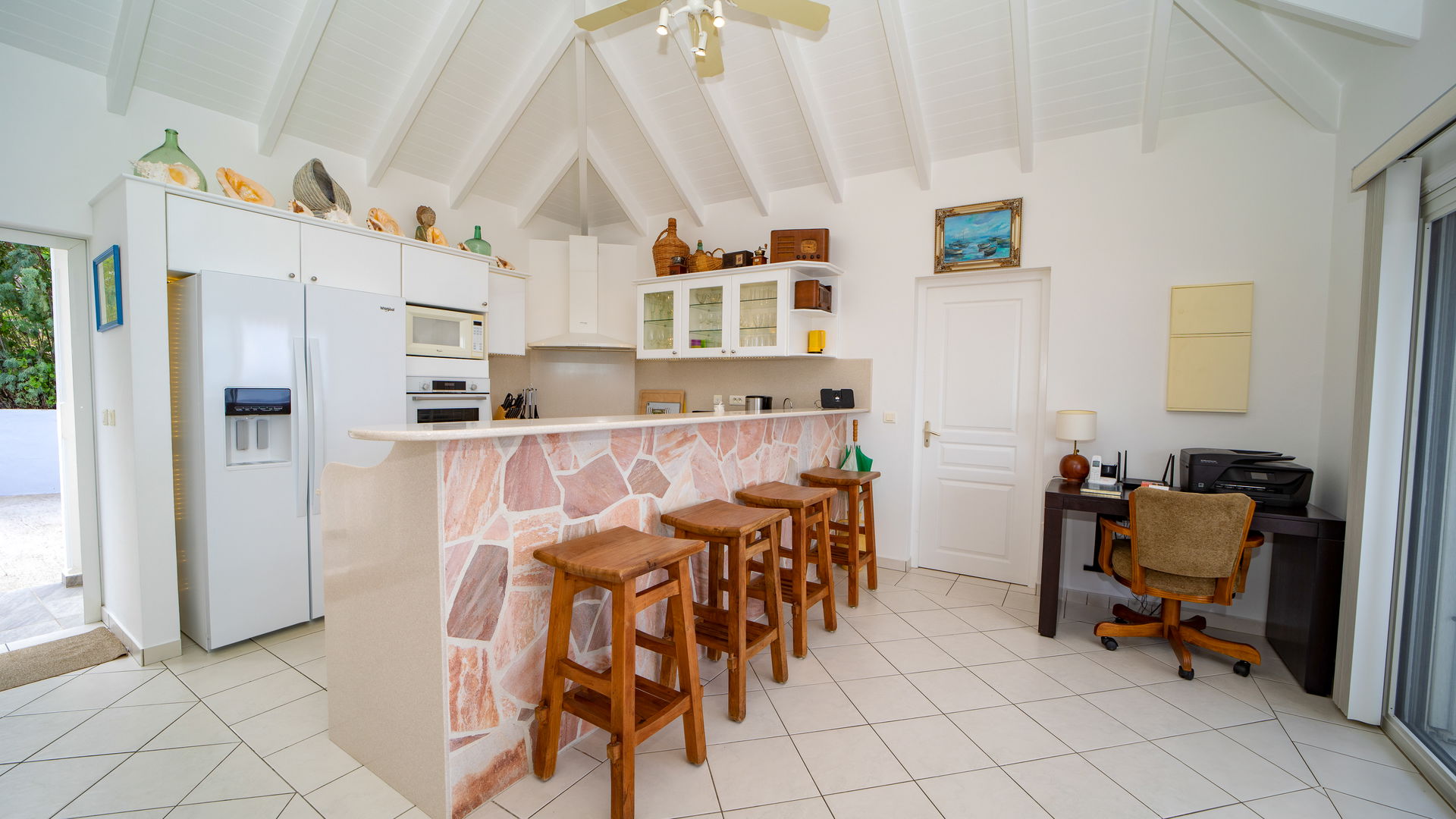 KITCHEN & DINING AREA