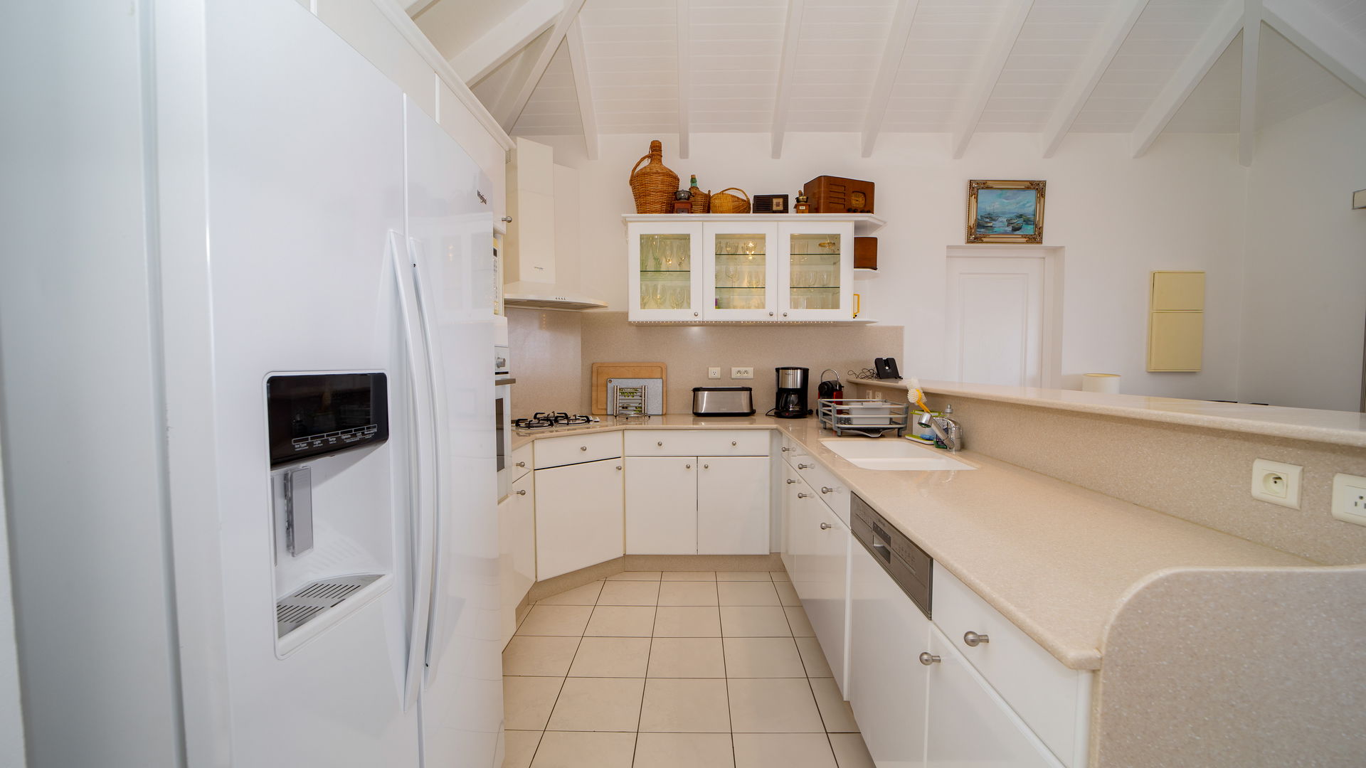 KITCHEN & DINING AREA