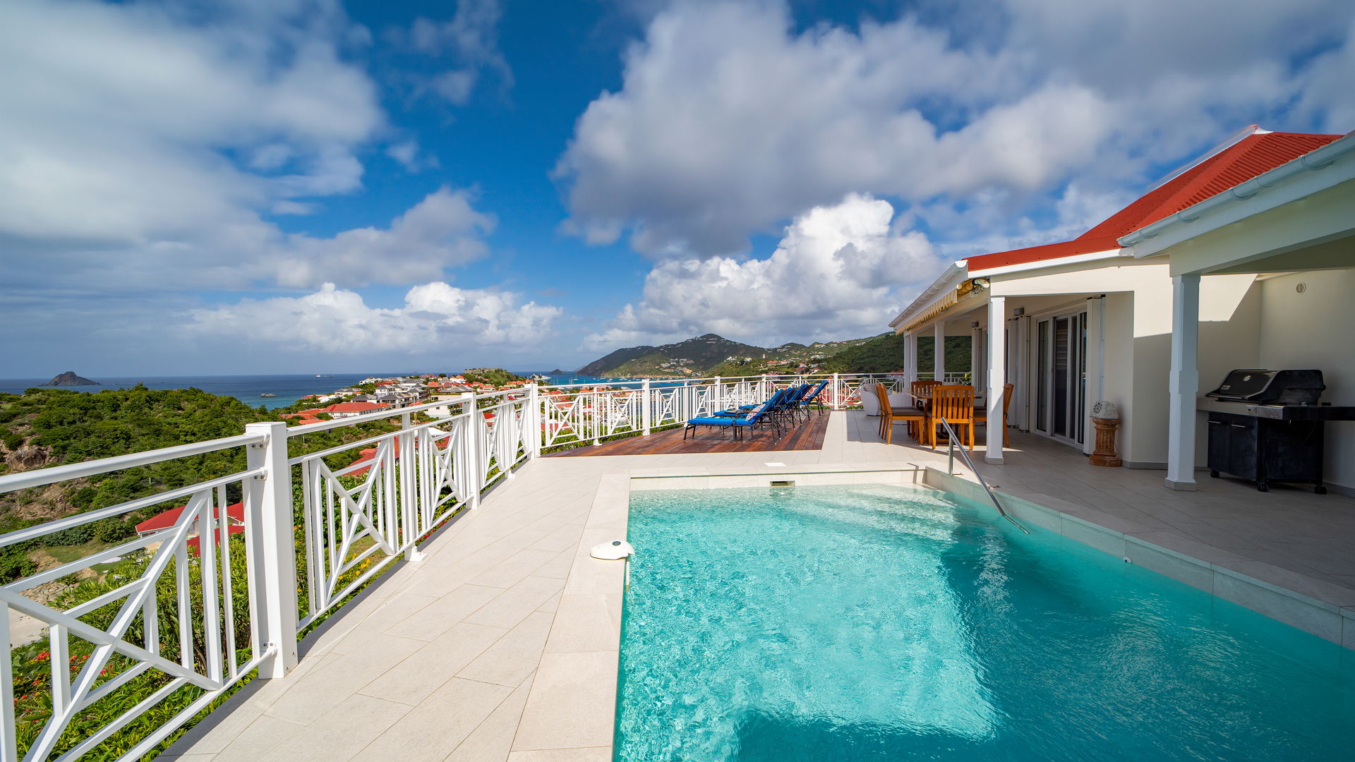 POOL & TERRACE
