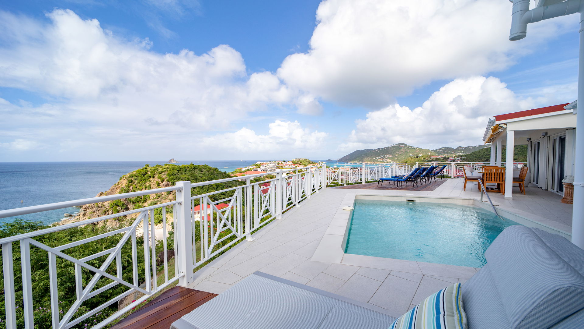 POOL & TERRACE
