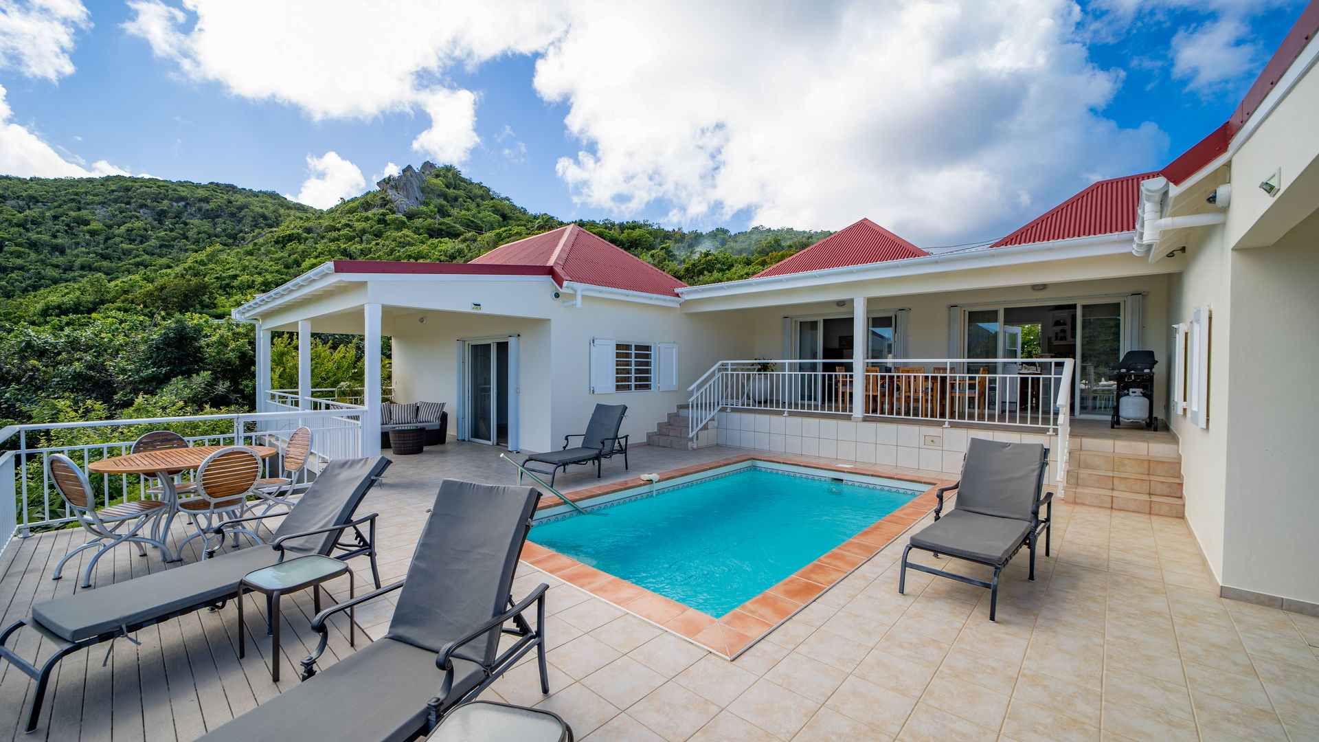POOL & TERRACE