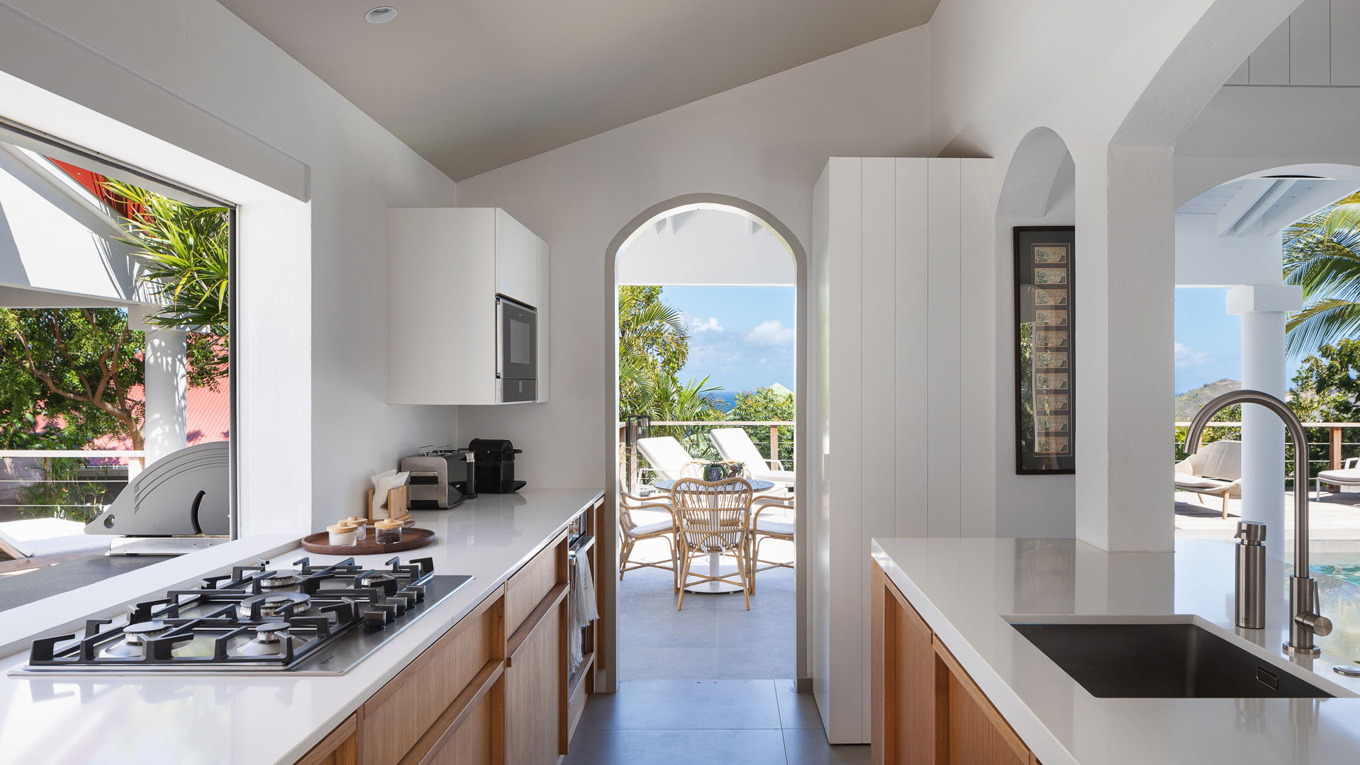 KITCHEN & DINING AREA