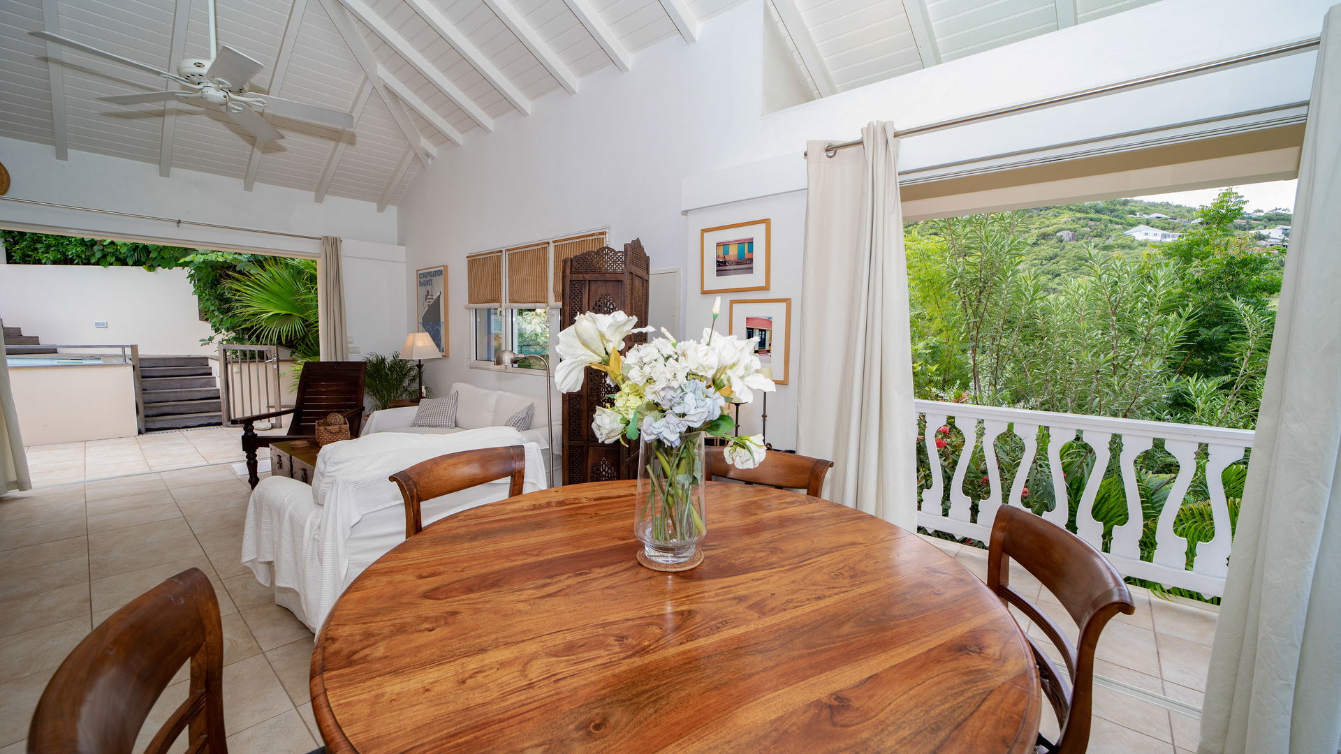 LIVING & DINING AREAS